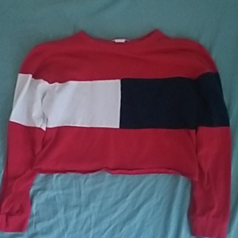 red,navy and white top